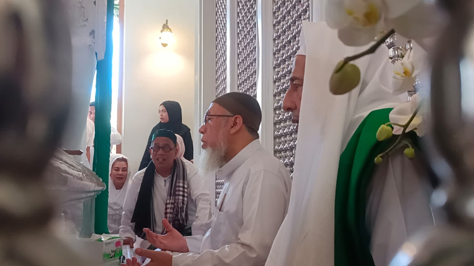 Puncak Haul Akbar Habib Thoha bin Muhammad bin Yahya atau Mbah Depok Semarang, Minggu (12/5) pagi. FIGUR RONGGO WASSALIM/JAWA POS RADAR SEMARANG