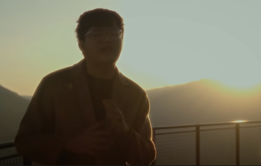 Tangkap Layar Video Klip Lagu Sekecewa Itu.
