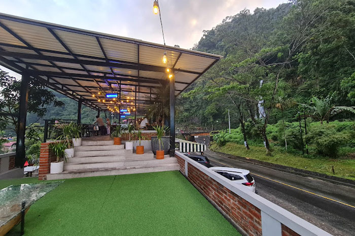 Cafe Xakapa dengan keindahan alam disekitar sebelum hancur dan hilang diterjang Galodo.