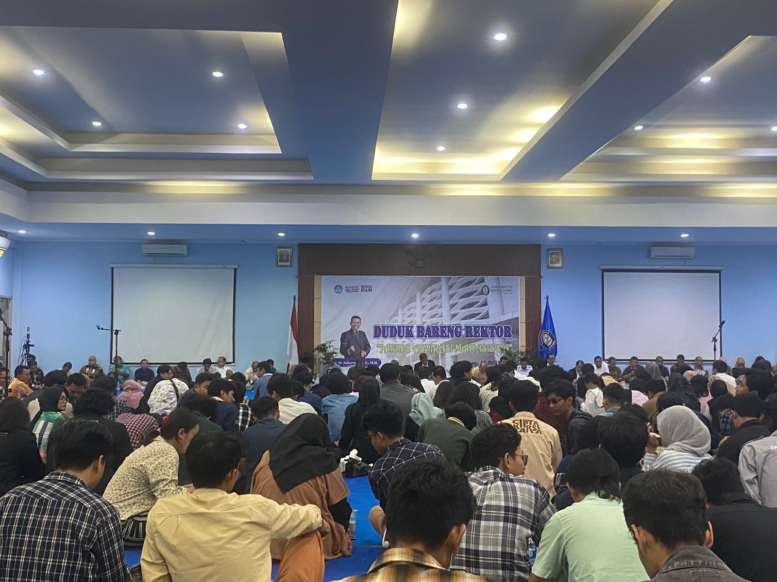 Diskusi terbuka rektor baru Universitas Diponegoro (Undip) Prof Suharnomo dengan mahasiswa di Auditorium Fakultas Perikanan dan Ilmu Kelautan, Rabu (15/5/2024)