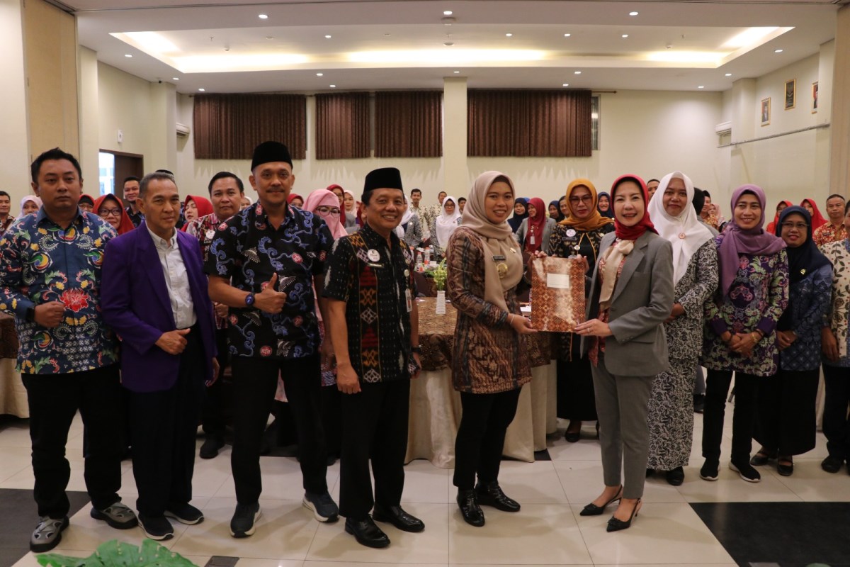 Bupati Demak dr Eistianah beramah tamah dengan organisasi profesi kesehatan. (Wahibpribadi)