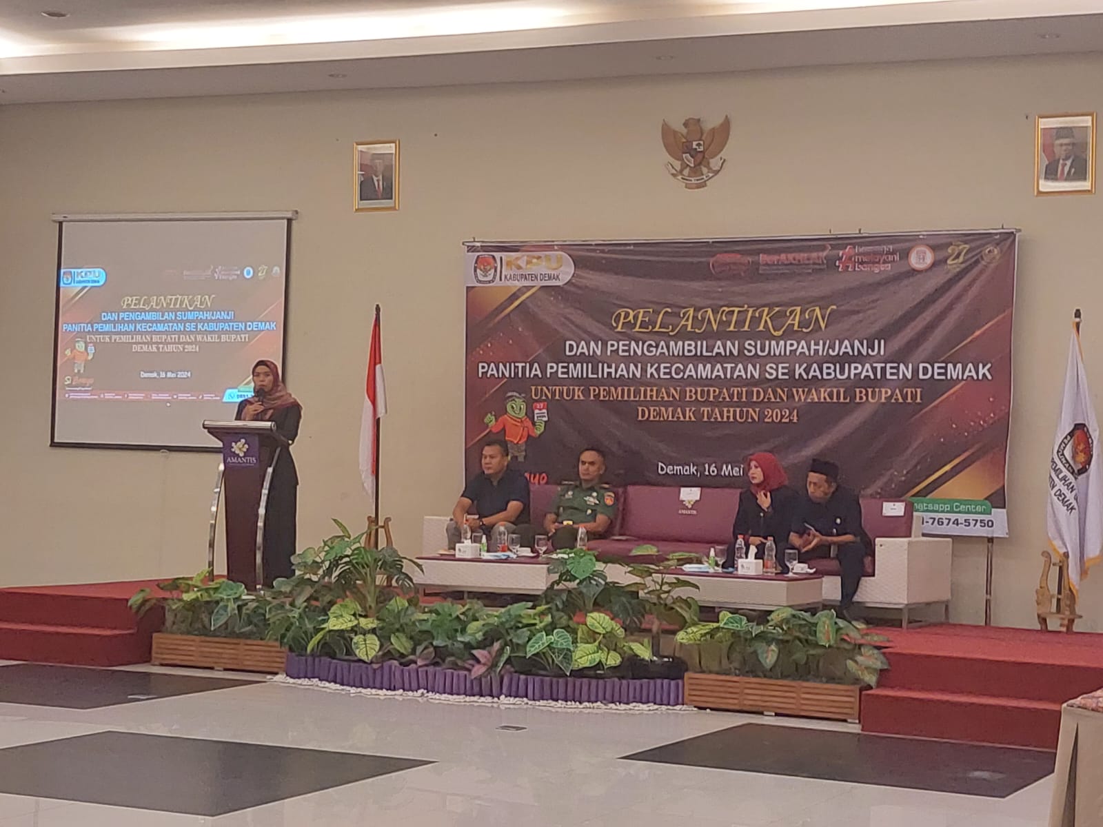 Bupati Demak dr Eistianah dalam pelantikan PPK di Amantis. (Wahibpribadi)