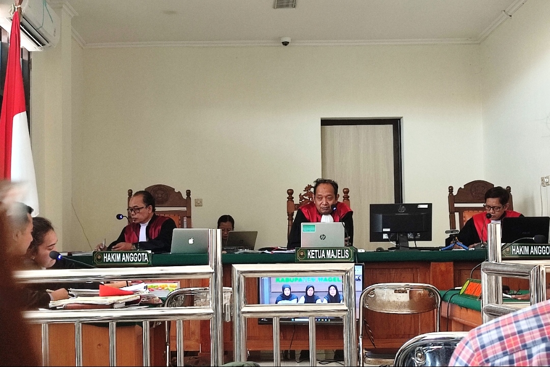 Ketua Majelis Pengadilan Tipikor Semarang, Bambang Setyo Widjanarko membacakan vonis kasus korupsi PNPM-MP Magelang.