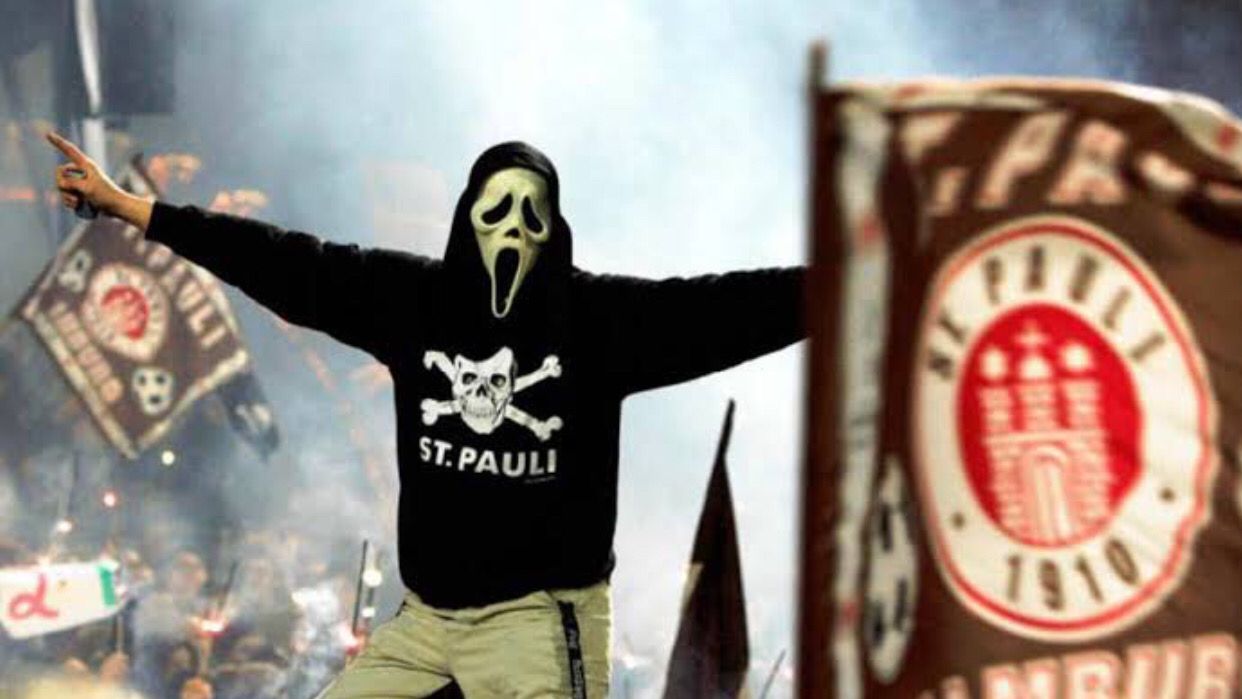 Supporter St Pauli  Dikenal Sebagai Supporter Paling Progresif Mendukung Hak Kelas Pekerja