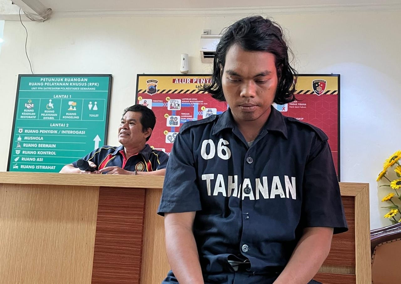 Pelaku bernama Tri Mulyo, 27, warga Tembalang. Berhasil diamankan di sebuah rumah di Mranggen, Kabupaten Demak, Kamis (16/5/2024) sekitar pukul 23.00. (Nurchamim/Jawa Pos Radar Semarang)