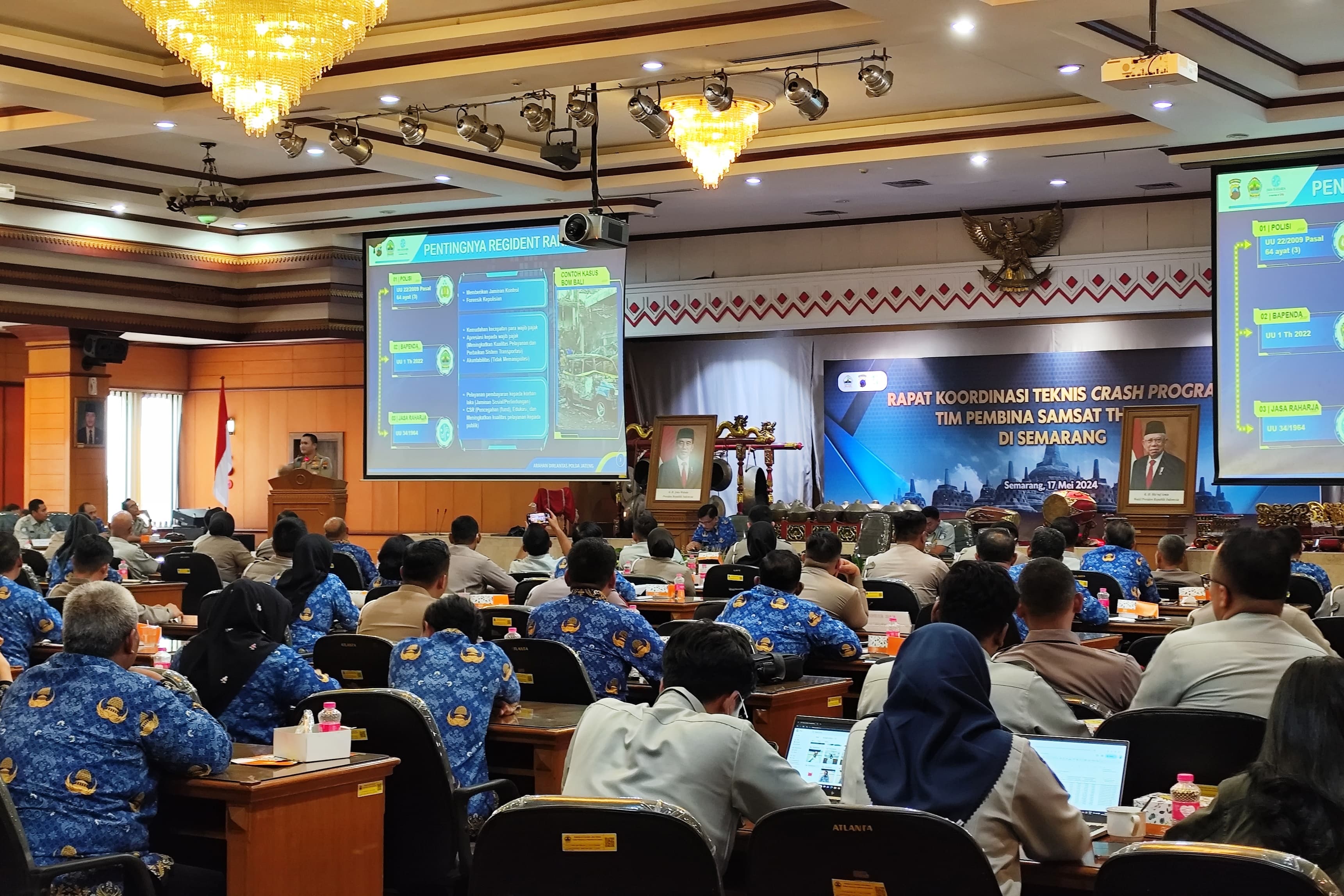 Pemprov Jateng Bebaskan Bea Balik Nama, Hapus Pajak Progresif dan Beri Diskon Pajak Kendaraan Bermotor. (M Hariyanto/Jawa Pos Radar Semarang)