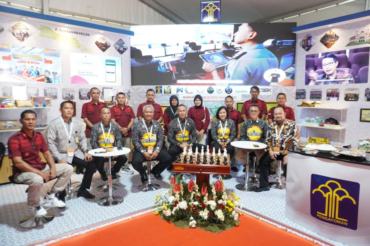 Kanwil Kemenkumham Jawa Tengah hadir di HUT Ke-44 Dekranas melalui booth Layanan Publik bertempat di Pamedan Mangkunegaran Surakarta, Kamis (16/5/2024).