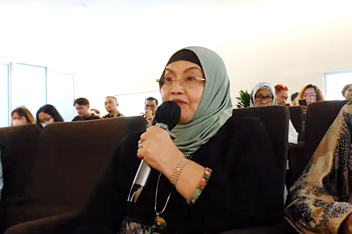 Mantan Menteri Kesehatan Indonesia, Siti Fadillah Supari saat menyampaikan pendapatnya dalam diskusi publik Pandemic Treaty dan & Amandemen IHR di Kemenkes.