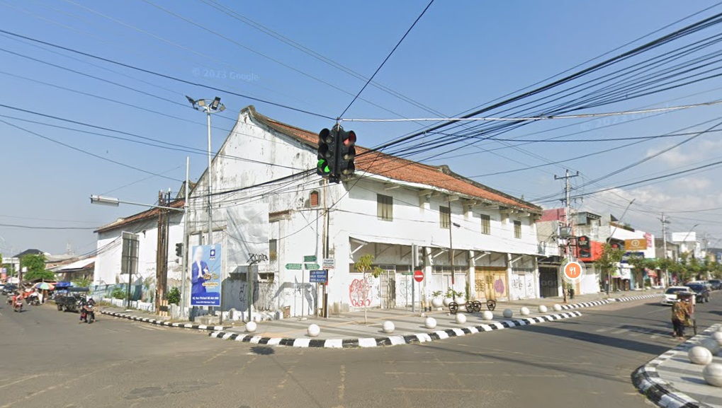 Perempatan Lampu Merah Gantung Tegal