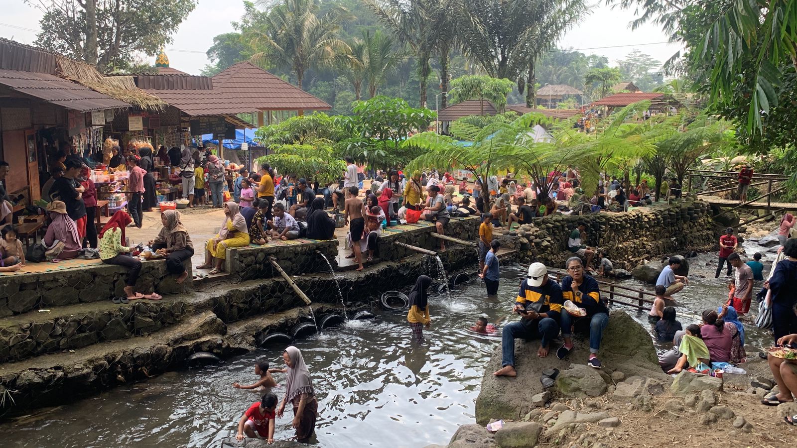 Wisata alam kalikesek Limbangan. (Devi Khofifatur Rizky/Jawa Pos Radar Semarang)
