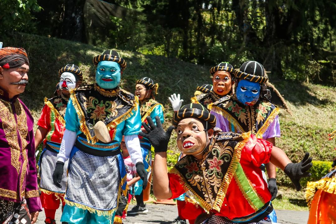 Tarian Topeng Gecul saat ikut dalam Merti Dusun Sleker, Desa Kopeng, Kecamatan Getasan