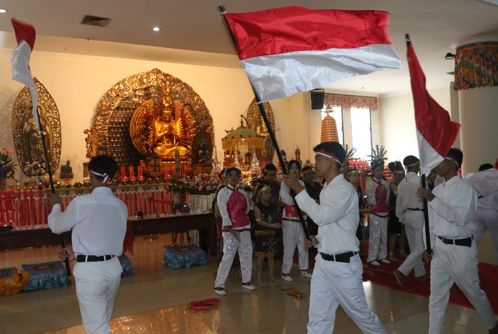 Teatrikal  Kebhinekaan mengiringi perayaan Tri Suci Waisak di Vihara Mahavira Graha Semarang, Kamis (23/5/2024)