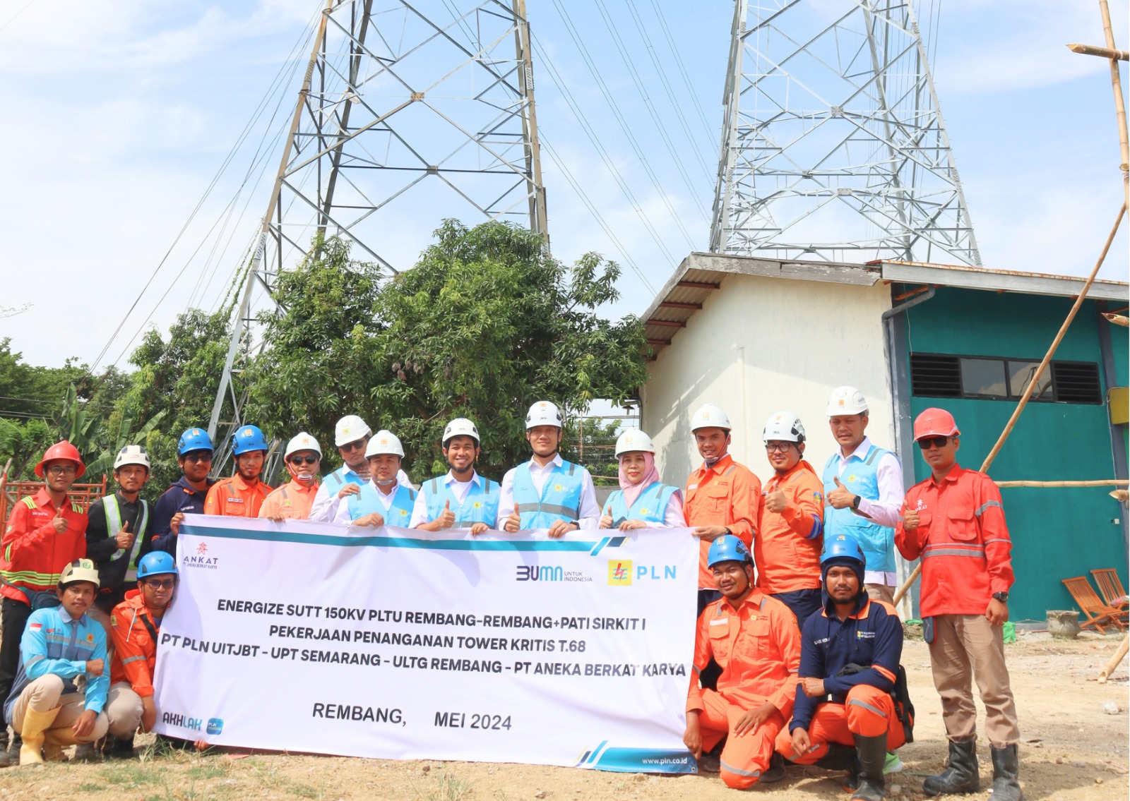 ENERGIZE SUKSES : Tim gabungan PLN lebih dari 60 petugas bekerja nonstop, cepat, dan tepat, dengan mengutamakan keselamatan melakukan penanganan anomali pada Tower 68 SUTT 150 kV PLTU Rembang.