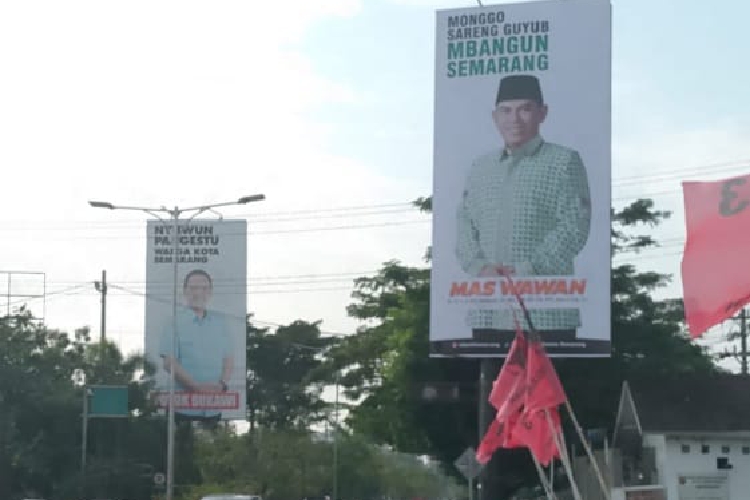 Dua baliho besar terpampang gambar salah satu kandidat kuat calon Wakil Walikota Semarang dari PKB, Ady Setiawan atau akrab di panggil mas Wawan.