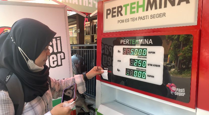 Nyentrik: usaha es teh yang mengadopsi konsep pertamina di depan Polsek Semarang Tengah