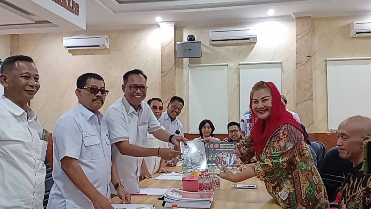 SINYAL KOALISI : Calon petahana Wali Kota Semarang, Hevearita Gunaryanti, ketika mendatangi undangan dari DPC Partai Gerindra.