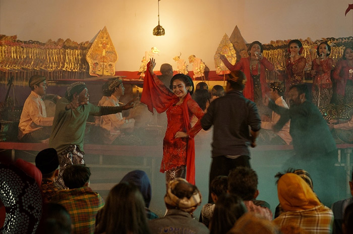 Sinopsis film horor Paku Tanah Jawa.
