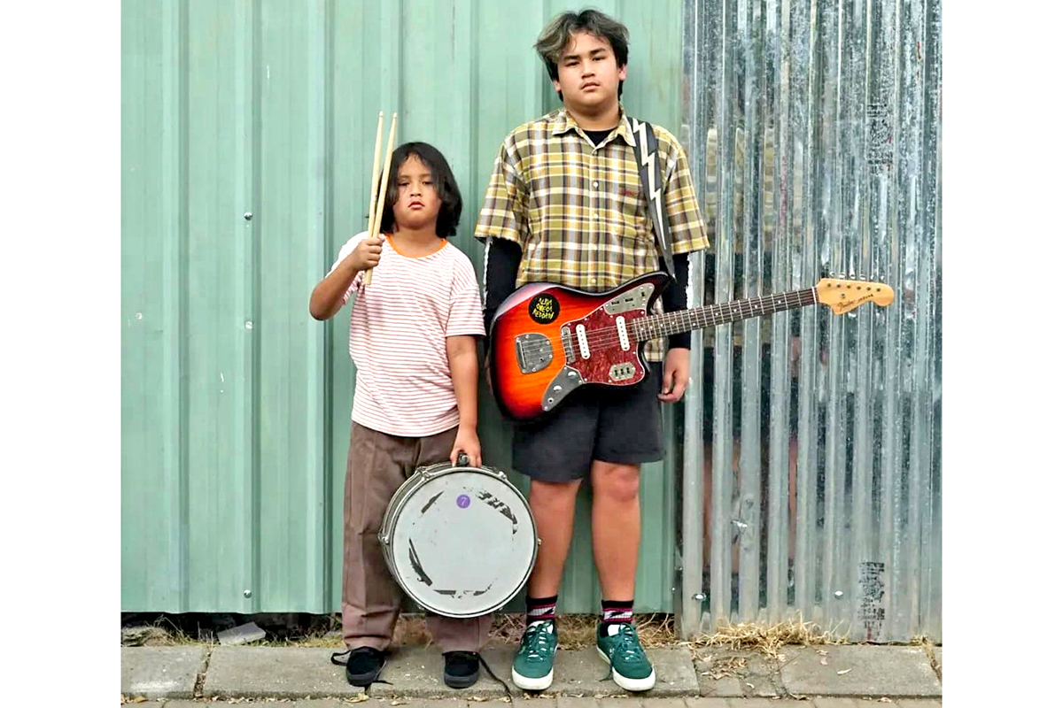 Duo kakak adik Ellkale atau Ell (vokal & gitar) dan Millo (drum) terus berkarya di belantara musik Kota Semarang.