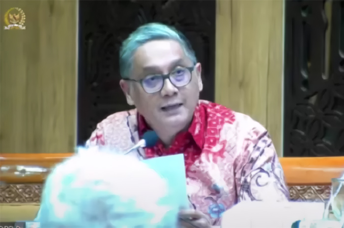 Putra Nababan saat sidang rapat kerja Komisi X DPR RI yang menyinggung proses naturalisasi Calvin Verdonk dan Jens Raven.