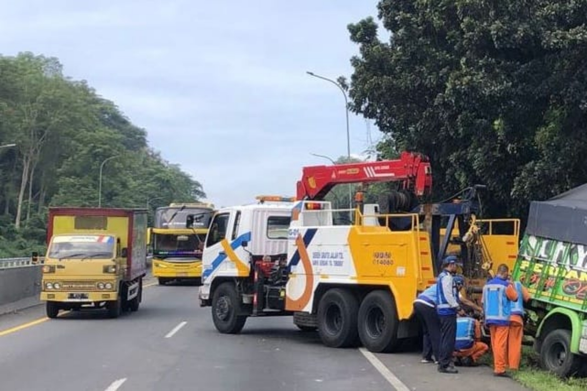 Muh Guntur Prasetyo, 27, warga Sidoarjo, Jawa Timur meninggal dengan tragis. Pria pengemudi truk ini terlibat kecelakaan