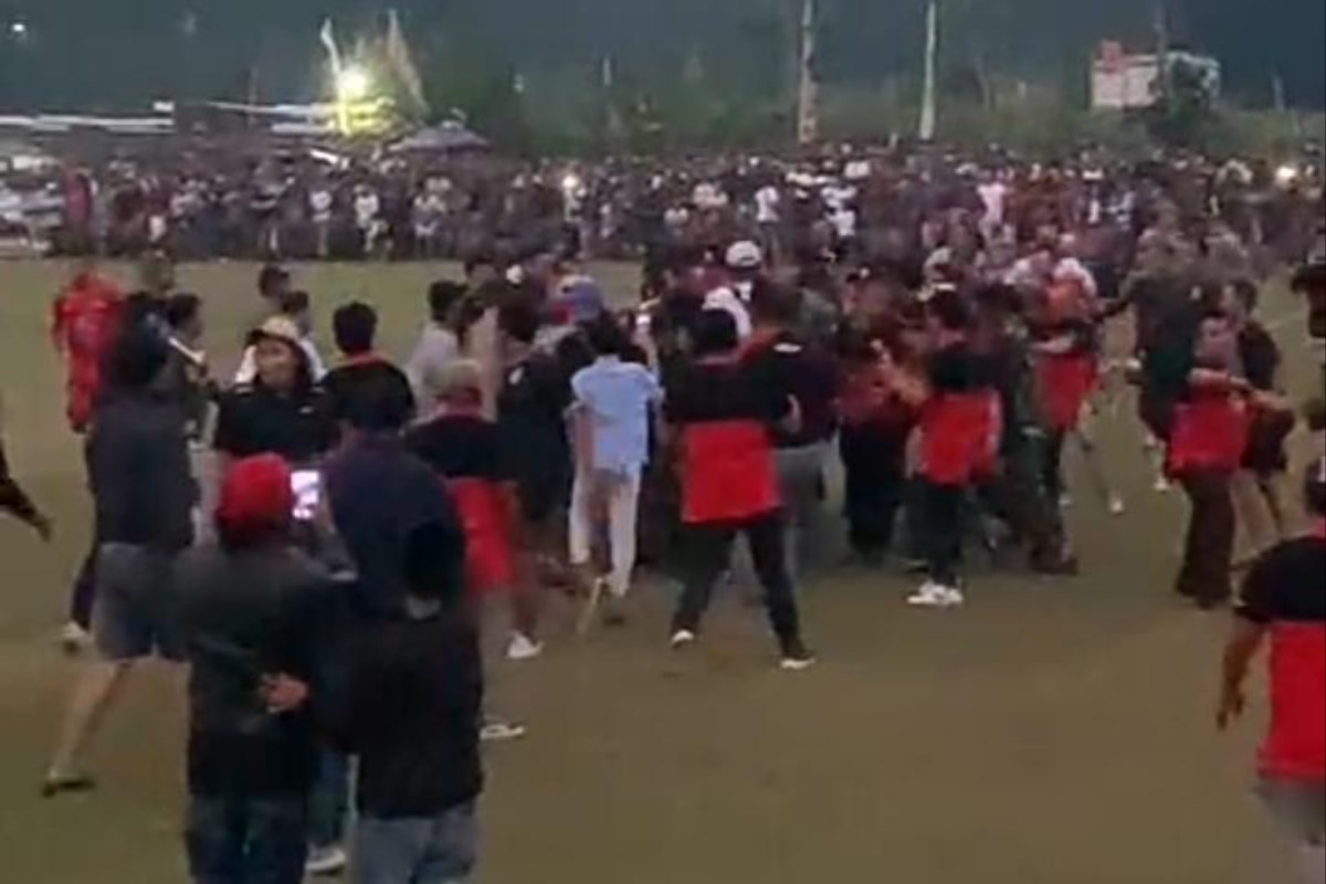 Tangkapan layar kericuhan saat piala Bupati Semarang Bener Bersatu CUP 3 di Lapangan Desa Bener, Kecamatan Tengaran.