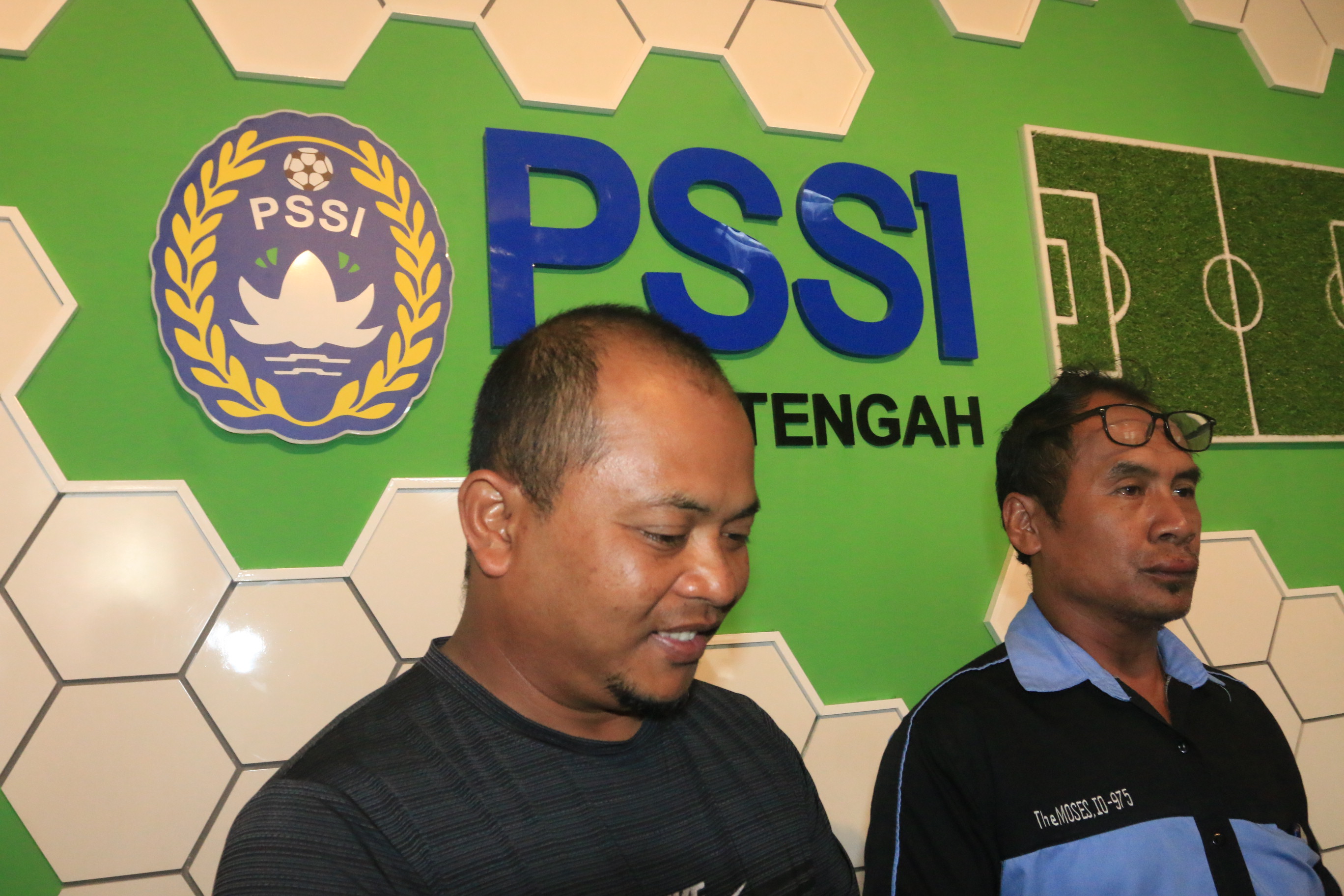 Empat orang dari pihak panitia penyelenggara Bener Bersatu Cup 2024 Kabupaten Semarang dipanggil Komite Disiplin PSSI Jateng. (Nurchamim/Jawa Pos Radar Semarang)