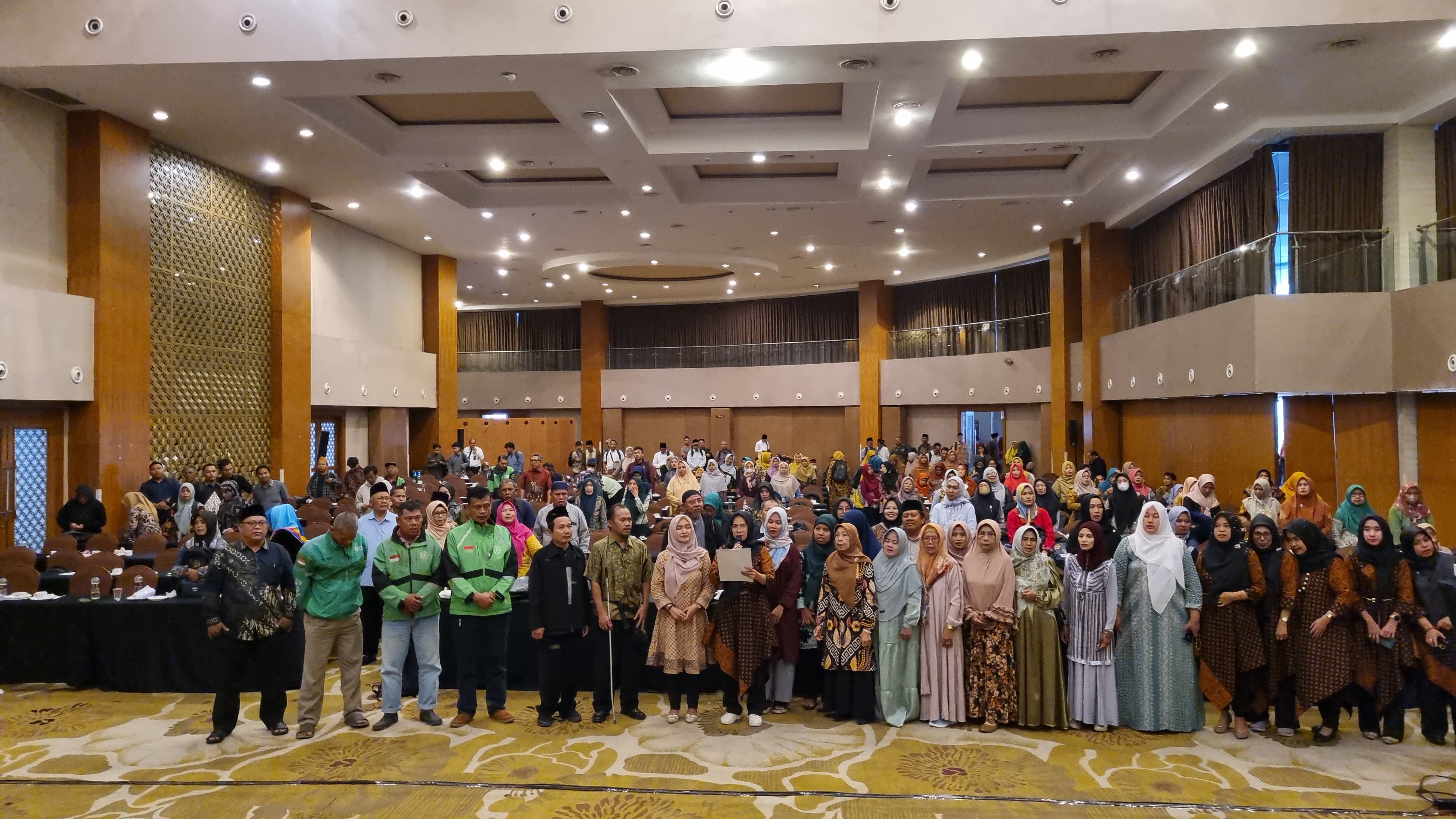 Sahabat Mbak Iin mengucapkan ikrar dukungan untuk Tazkiyatul Muthmainnah menjadi calon wakil wali kota Semarang.