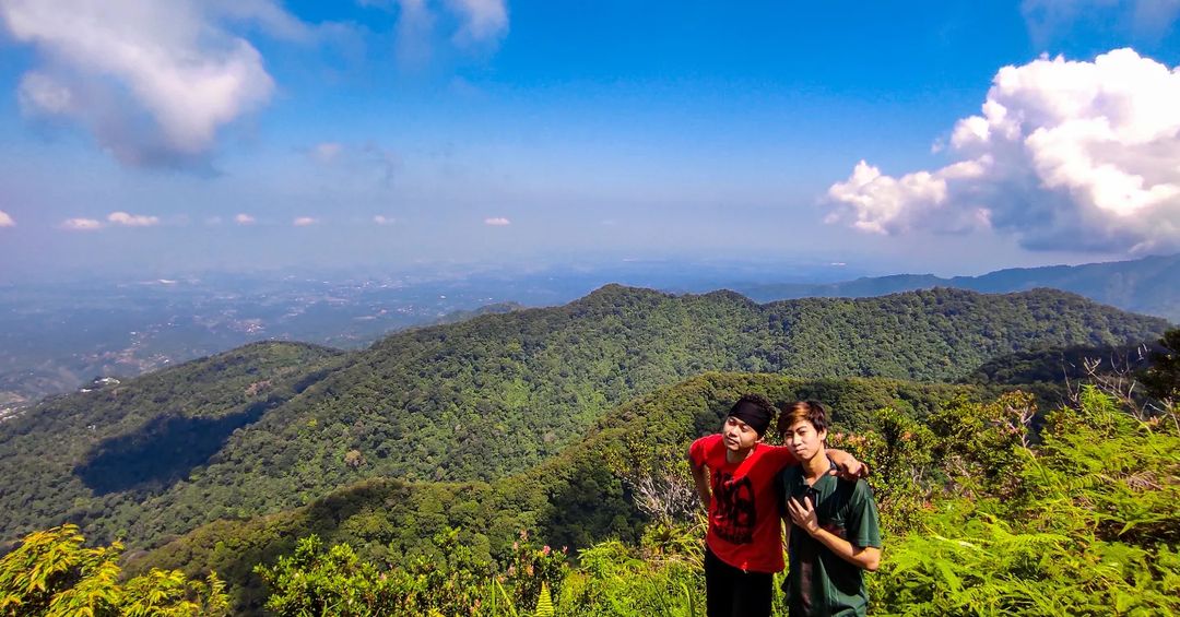 Pemandangan dari Puncak Argojembangan di Gunung Muria