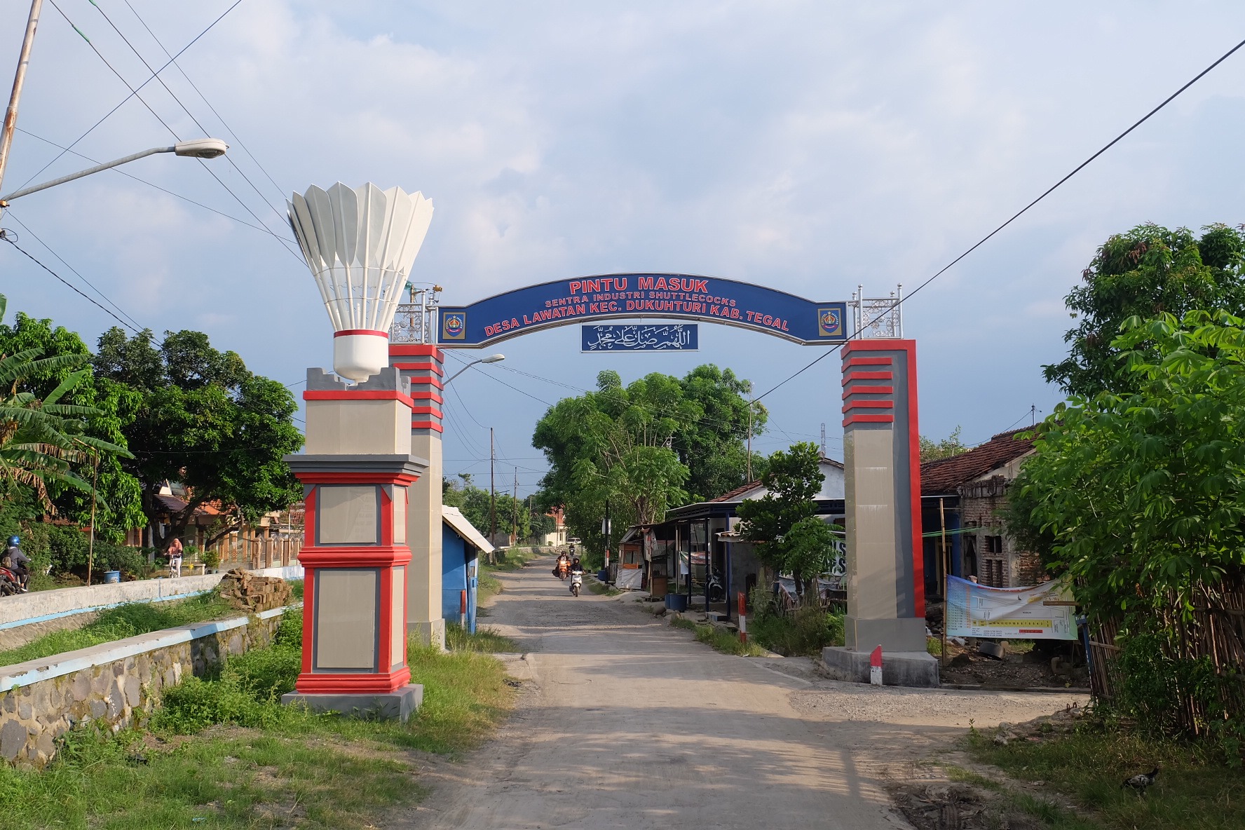Gerbang Desa Lawatan