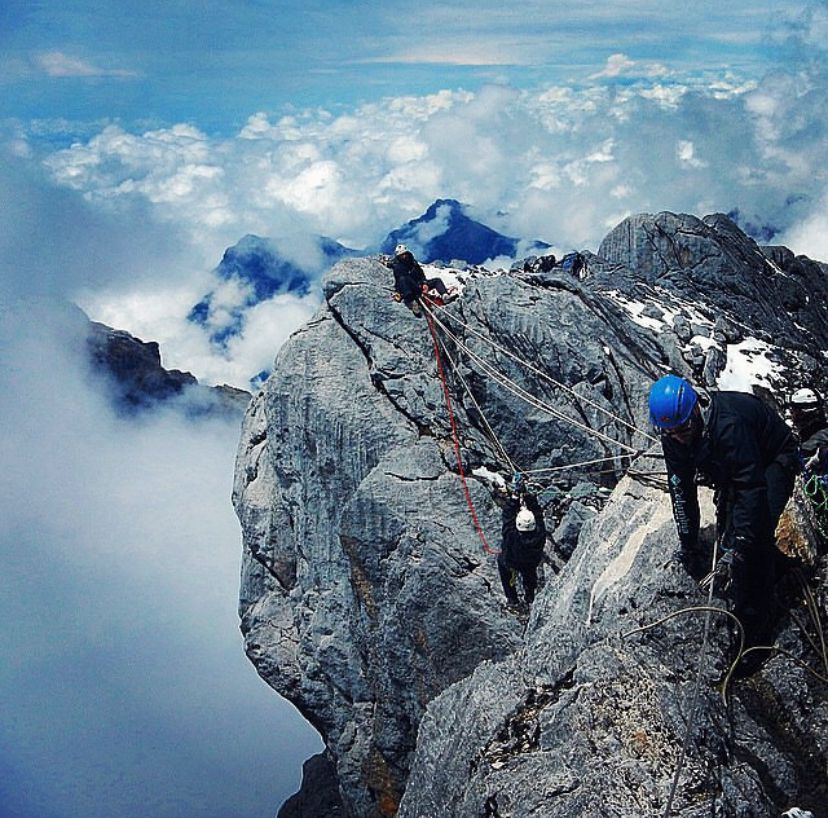 Puncak Cartensz Pyramid di Pegunungan Jayawijaya, Papua