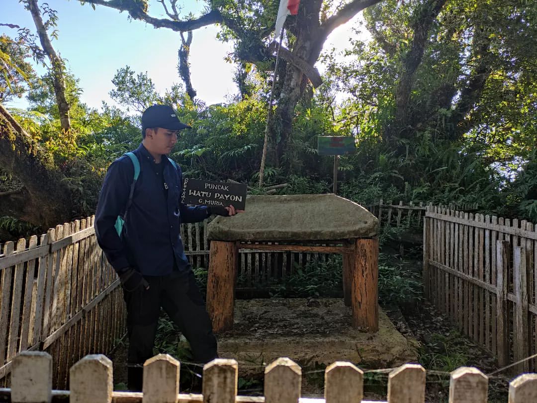 Situs Watu Payon yang merupakan sumber penamaan dari Puncak Watu Payon