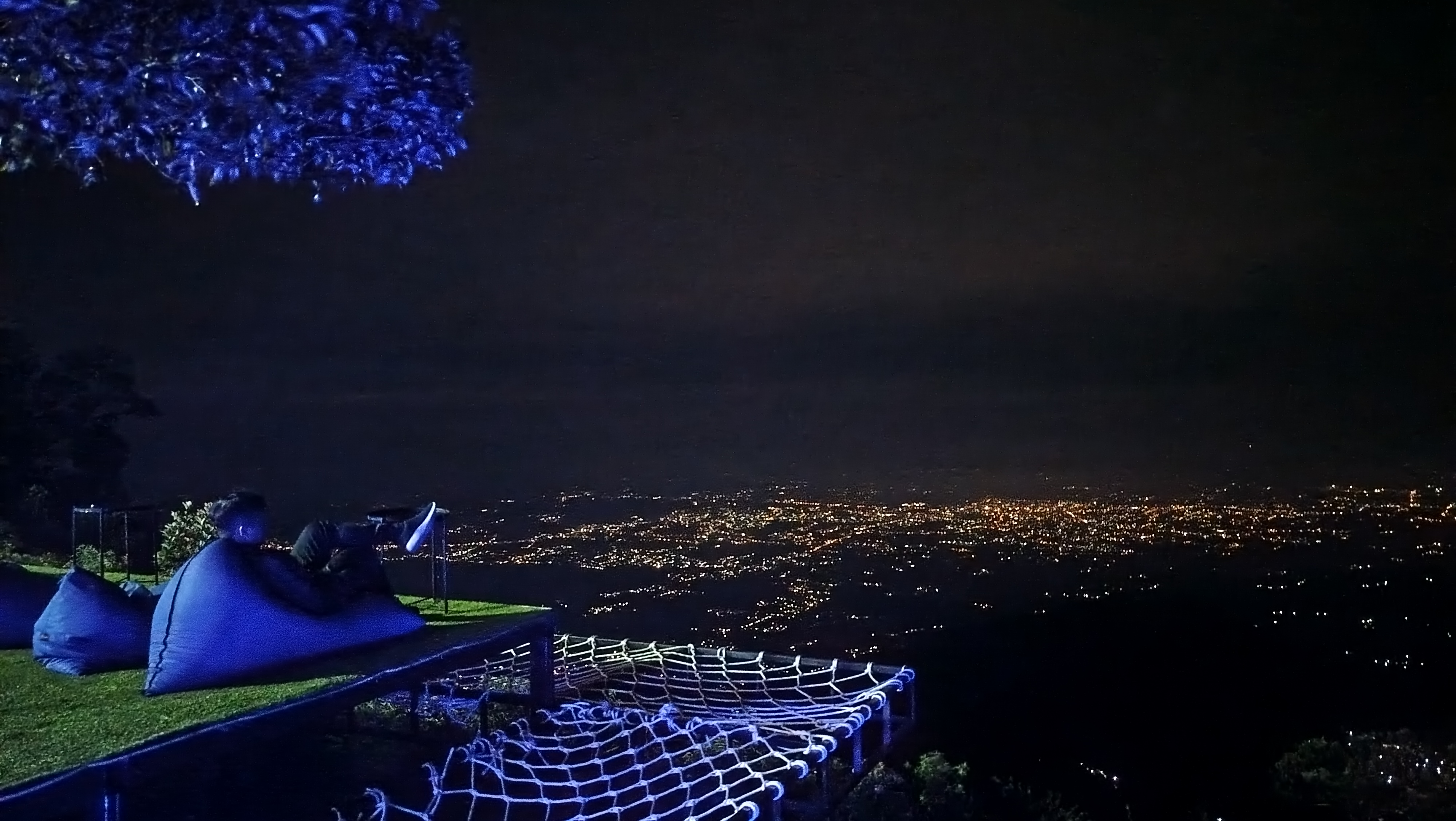 Pemandangan city light yang bisa dilihat dari Triangle Sky Telomoyo