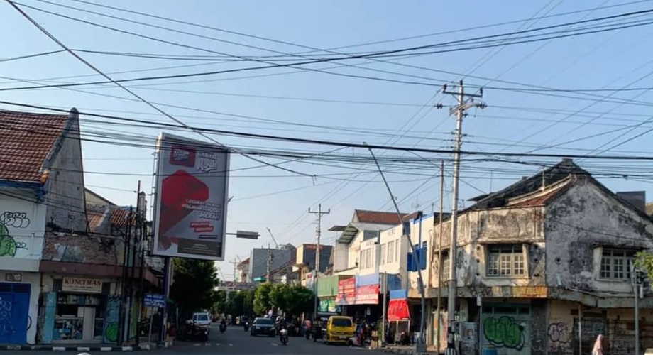 Lampu Merah Gantung Saat Ini