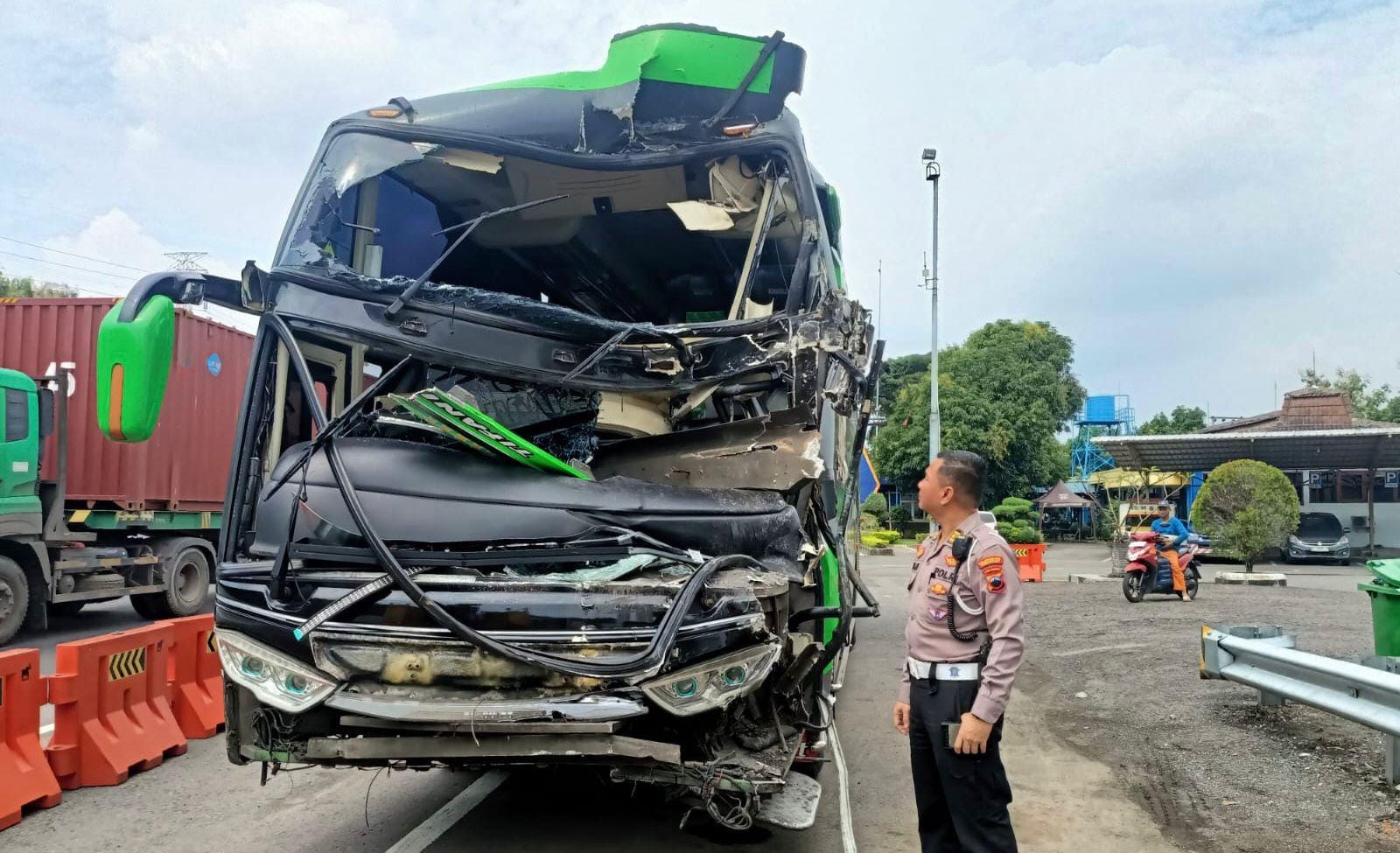 Satlantas Polrestabes Semarang masih melakukan penyelidikan penyebab kecelakaan melibatkan Bus study tour SMK YPE Kutoarjo, Kabupaten Purworejo dengan truk, di ruas Jalan Tol KM. 430 - 400.