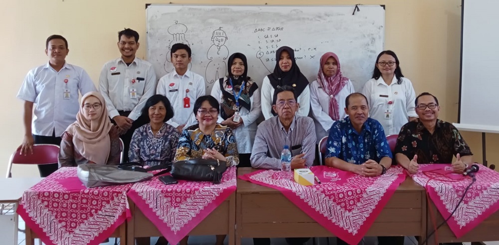 Tim Pengabdiaan kepada Masyarakat Rumpun  Matematika Universitas Negeri Semarang (UNNES) menggelar kegiatan pendampingan kepada guru-guru SMP Negeri 20 Semarang, Rabu (12/6/2024).
