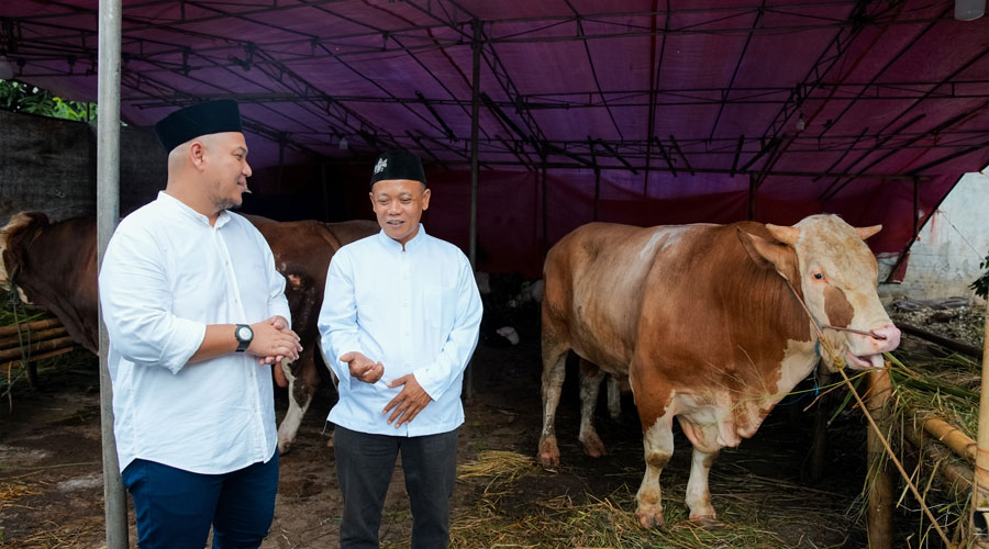 Radhi Juniantino (Director of Trust & Safety and Grab Support, Grab Indonesia) dan Ustadz Muhajirin (perwakilan Masjid Jami Al-Munawwarah atau Masjid Gus Dur).