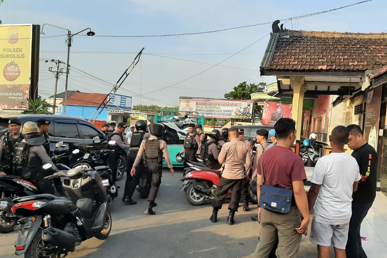 Anggota Subdit 3 Jatanras Ditreskrimum Polda Jawa Tengah mengamankan sebanyak 33 unit sepeda motor dan enam mobil yang tidak memiliki perlengkapan surat.