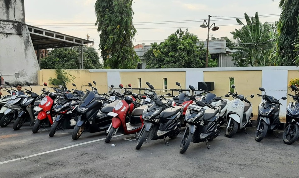 BUKTI : Puluhan motor tanpa surat lengkap yang diamankan.