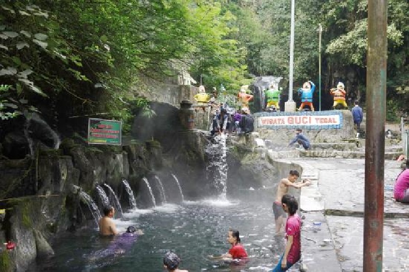 Pemandian Air Panas Guci