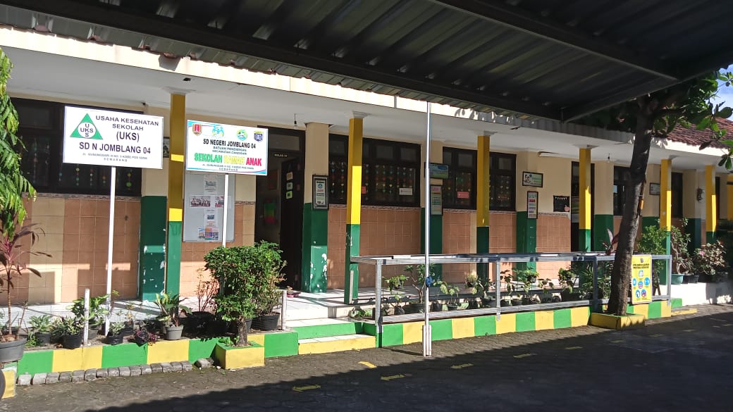 Sekolah Dasar Negeri Jomblang 04 telah dimerger atau digabung menjadi satu dengan SD Negeri Jomblang 03.