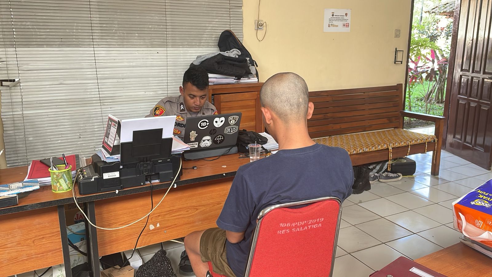 AIN, 19 Tahun, warga Kebon Agung Sumowono Kabupaten Semarang, harus berurusan dengan pihak berwajib Satreskrim Polres Salatiga, setelah diduga melakukan pencurian HP iPhone. (Dhinar Sasongko)