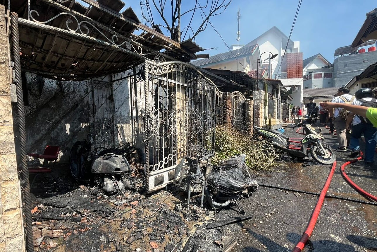 Sebuah rumah warga berlokasi di Jalan Mira Delima II, Kelurahan Sambiroto, Kecamatan Tembalang, Semarang ludes terbakar, Jumat (21/6/2024) sekitar pukul 09.30.