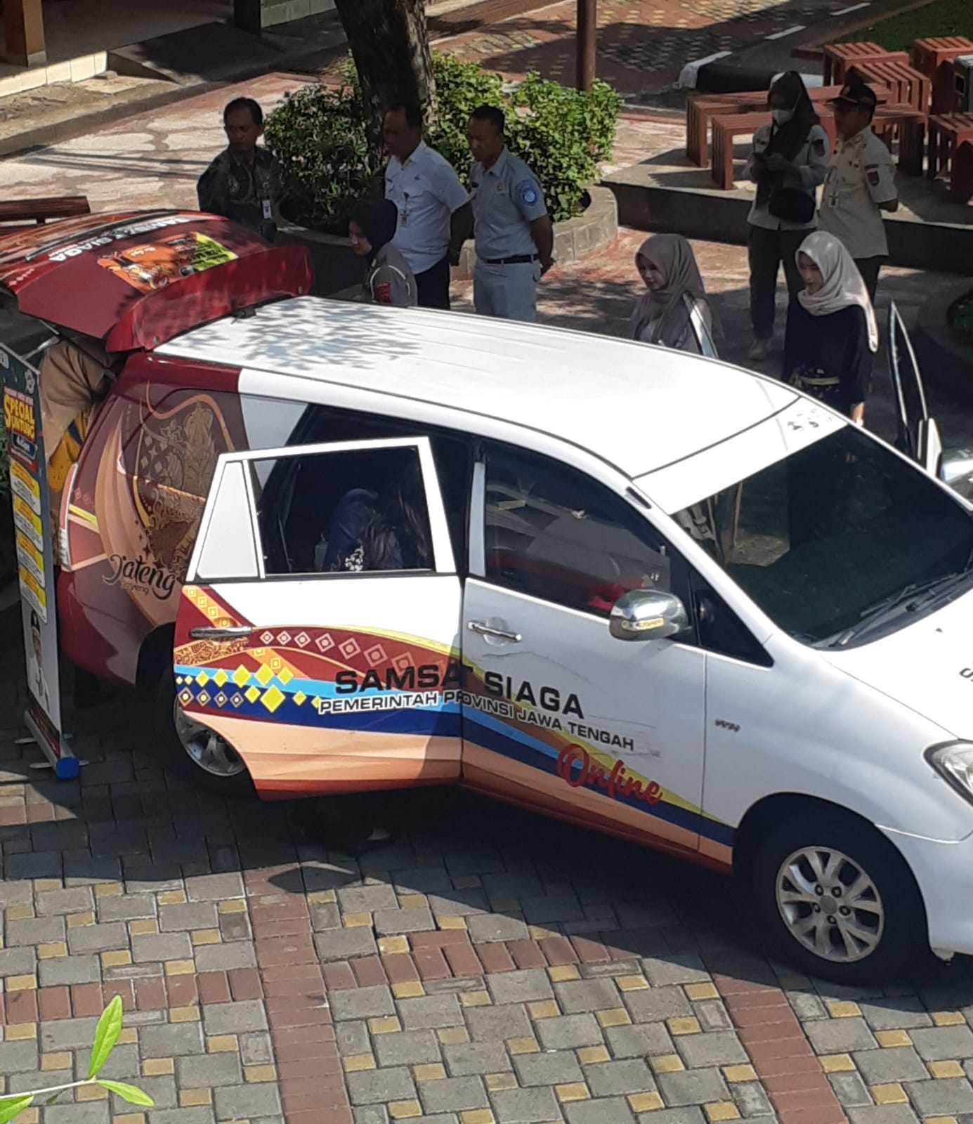 Wali kota Semarang Hevearita Gunaryanti Rahayu mendorong warga kota Semarang untuk segera melakukan pembayaran pajak kendaraan bermotor.