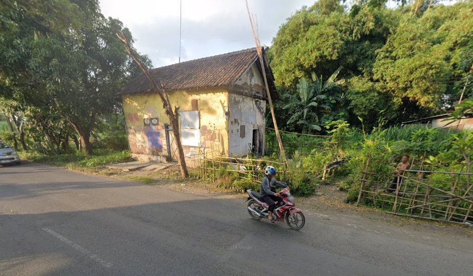 Stasiun Tua di Tepi Jalan Raya II Tegal-Slawi