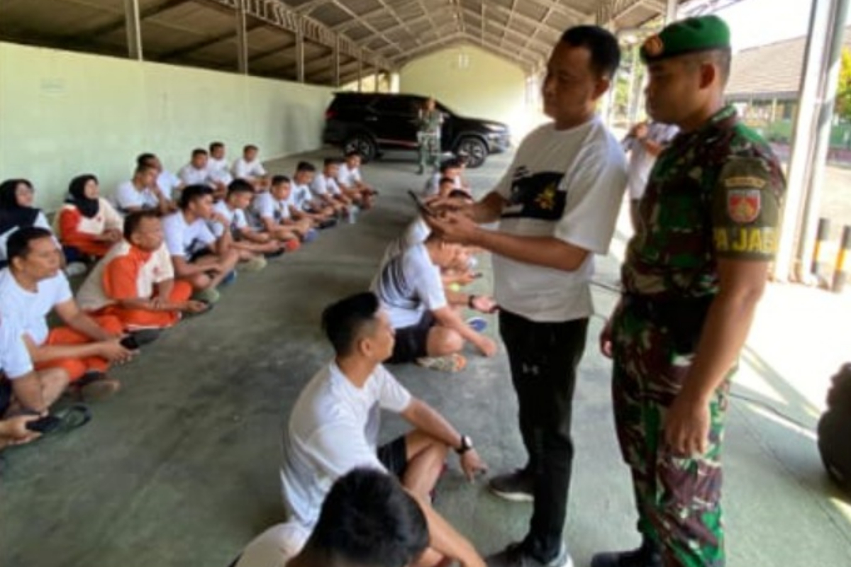 Maraknya kasus judi online menyita perhatian, termasuk di kalangan Kodam IV/Diponegoro. Bahkan, handphone milik seluruh anggota TNI dan PNS. (M Hariyanto/Jawa Pos Radar Semarang)