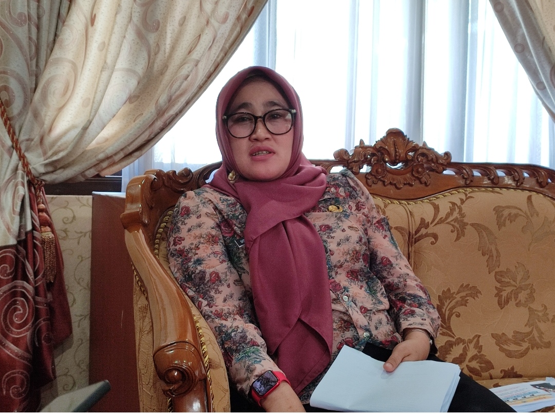 Kepala Dinas Pendidikan dan Kebudayaan Provinsi Jawa Tengah Uswatun Hasanah memberikan keterangan di kantornya, Jumat (28/6/2024).