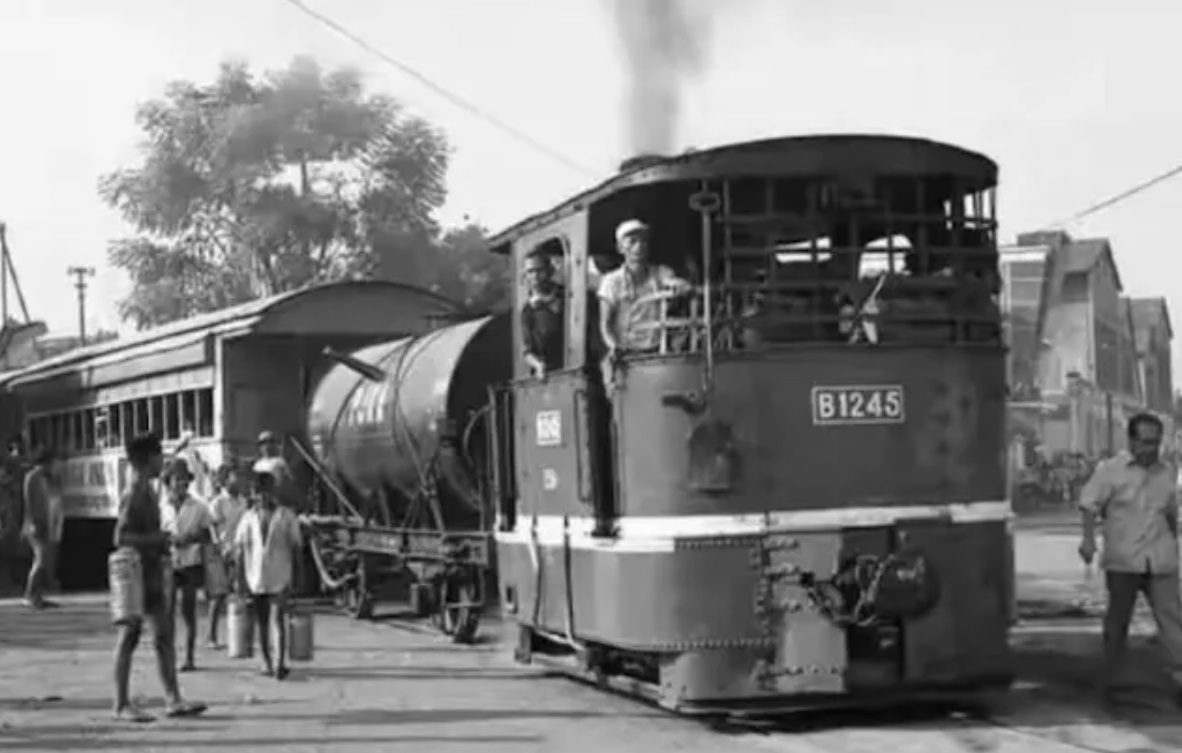 Trem uap pada masa kolonial
