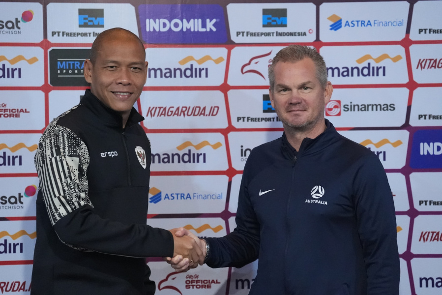 Pelatih Tim U-16 Indonesia dan Australia