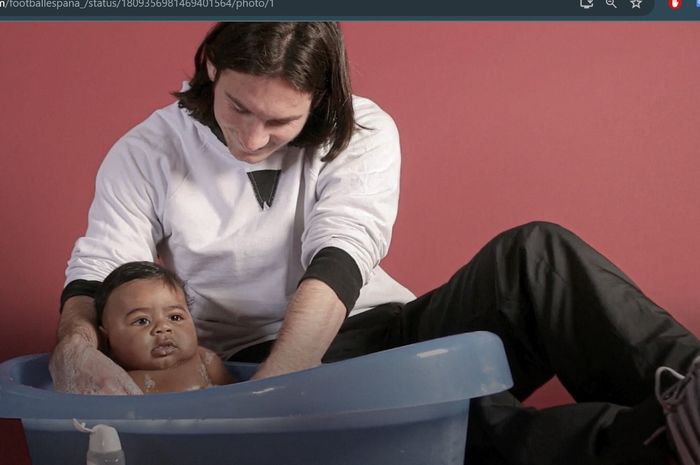 Foto Messi Mandikan Yamal saat bayi
