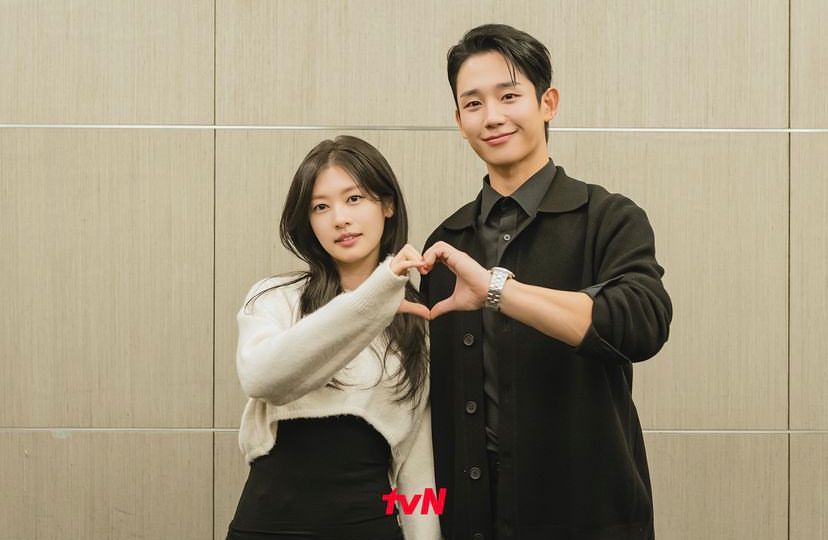 Potret Jung So Min dan Jung Hae In dalam acara pembacaan naskah drama &ldquo;Love Next Door&rdquo;